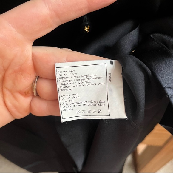 ❌SOLD❌ CHANEL Vintage 1996 CC Logo Black Silk Blouse Gold FR40 M Excellent Auth - Picture 9 of 15